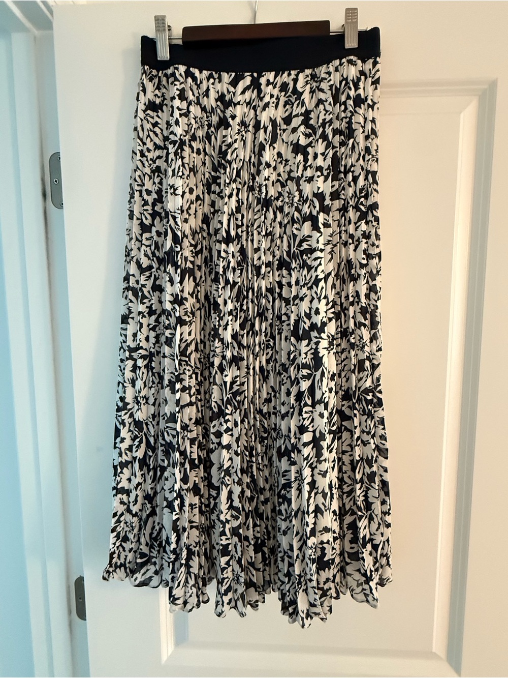 H&M Black and White Floral Pleated Midi Skirt